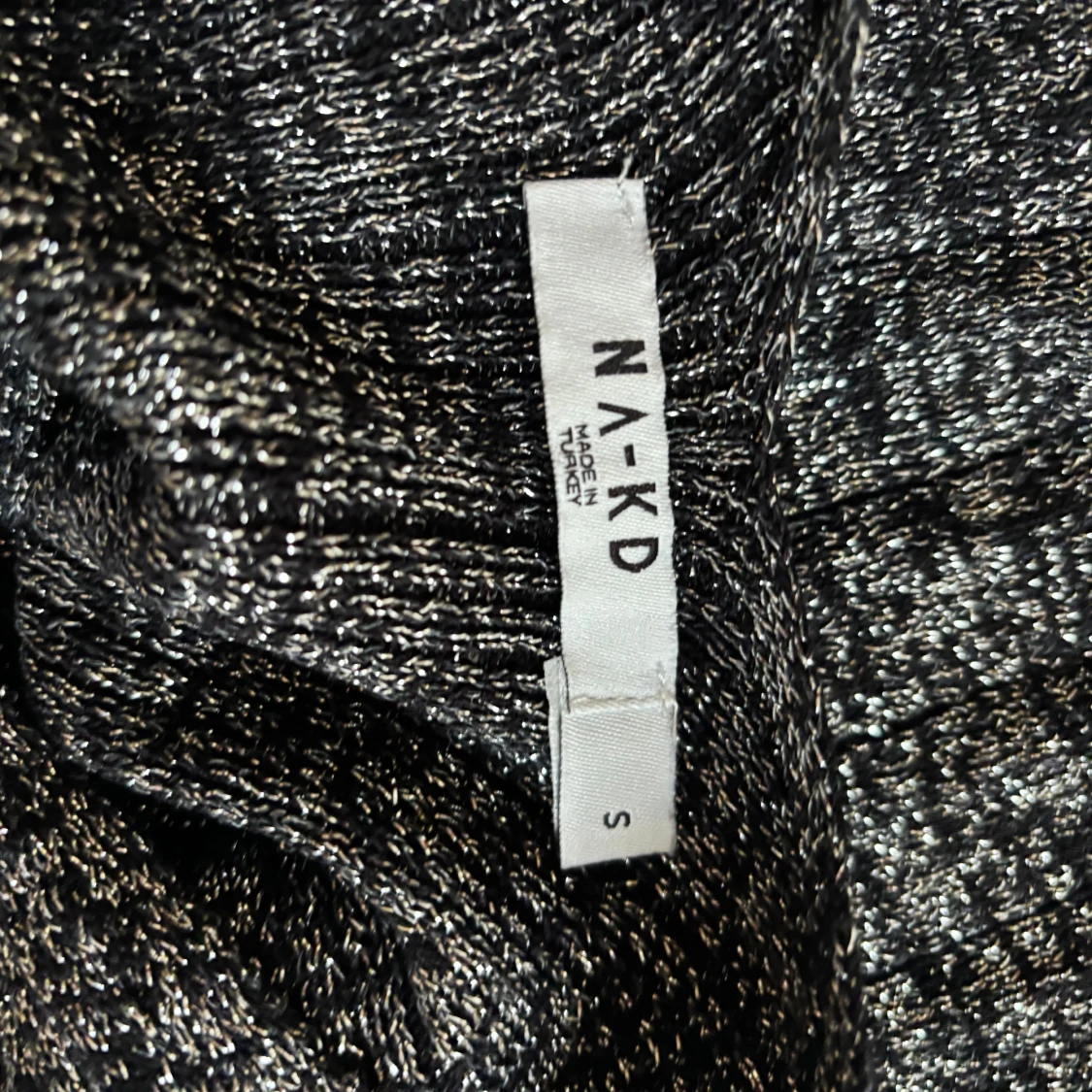 Glittrig svart långärmad topp NA-KD - 2