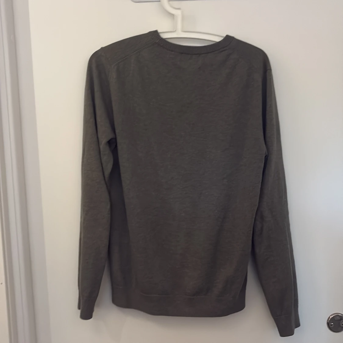 Grå-grön stickad tröja från Bläck - 1