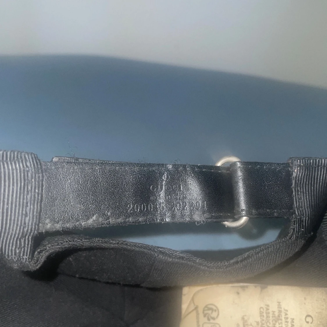 Svart keps från Gucci med röd/grön detalj - 1