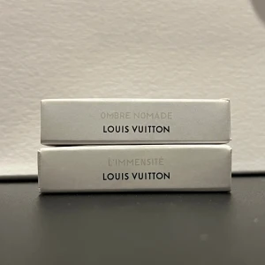 Louis Vuitton parfymprover  - Två exklusiva parfymprover från Louis Vuitton: Ombre Nomade och L'Immensité. Båda är 2ml från början. Ombre Nomade är oanvänd, Limmensite innehåller ca 1,3ml. 