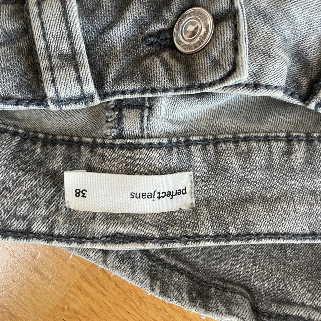 grå low waist jeans - 2