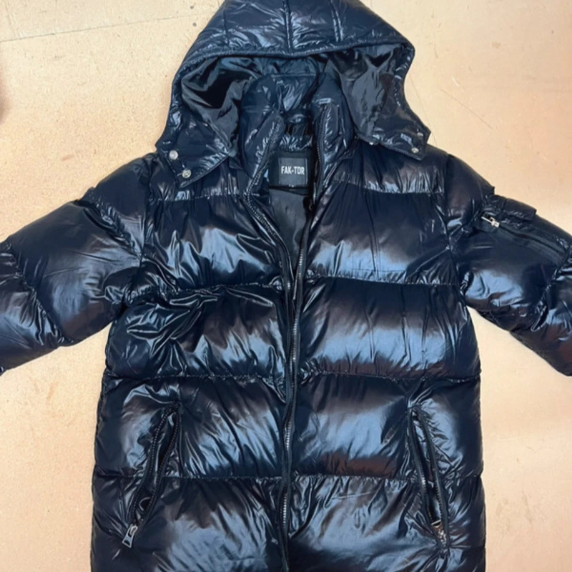Svart pufferjacka 