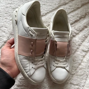 Valentino Open Rosa Tjejskor  - Nypris 8000kr! Bra skick! Seriösa bud mottages