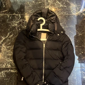 J Lindeberg jacka - Använd 1 vinter. Ny pris ca 5500kr. Skriv vid frågor