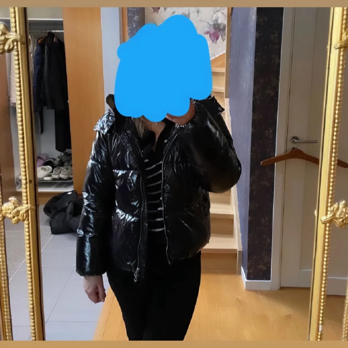 Glansig svart pufferjacka från Nelly - 2