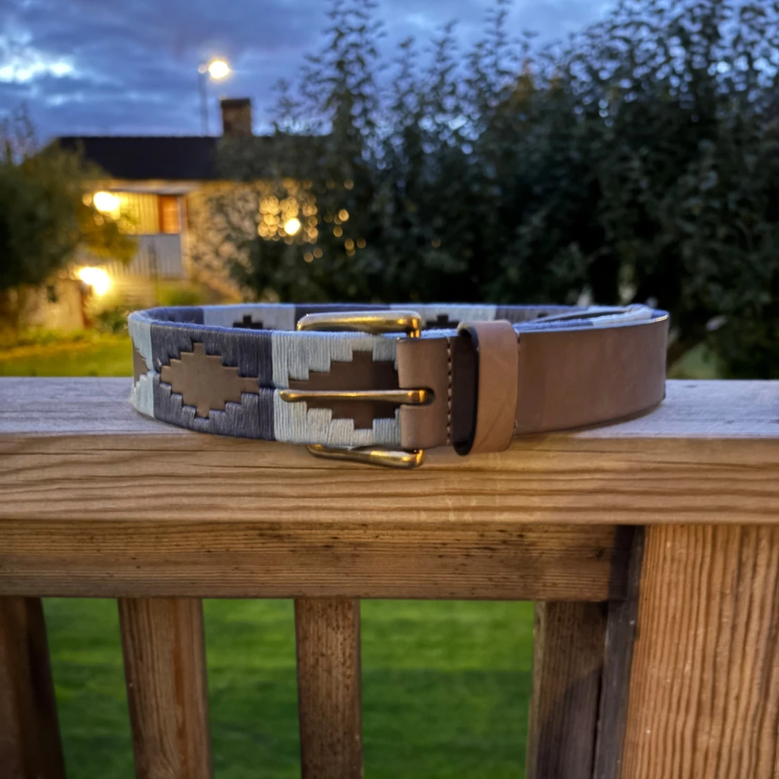 Mörkblå-ljusblå broderat bälte - 1