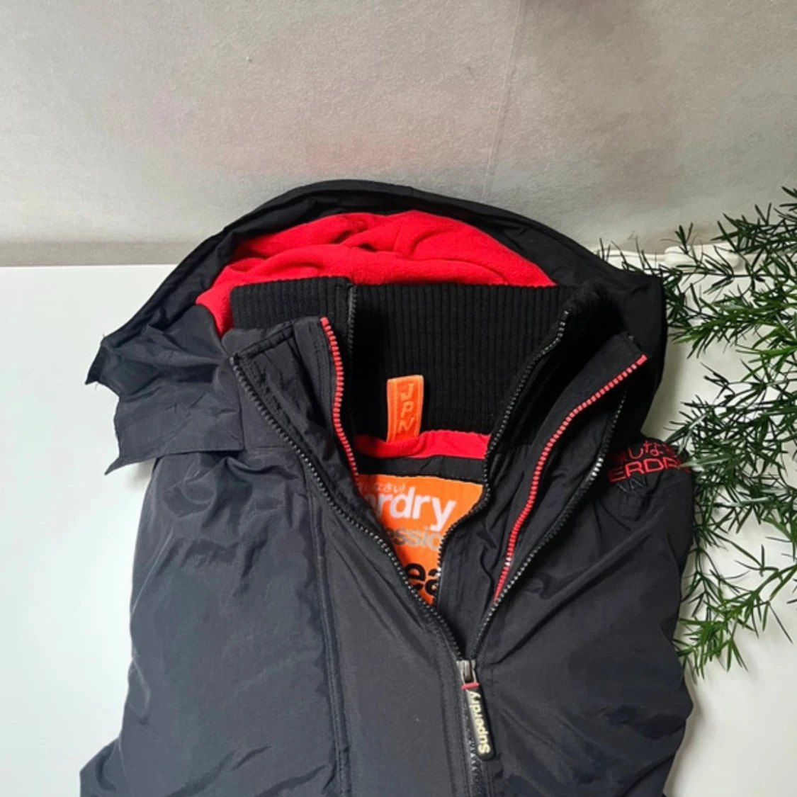 Svart vindjacka från Superdry S - 1