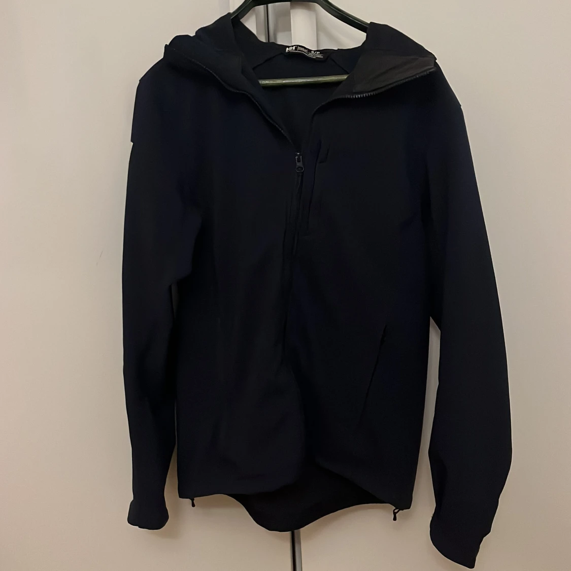 Mörkblå jacka från Helly Hansen - 2