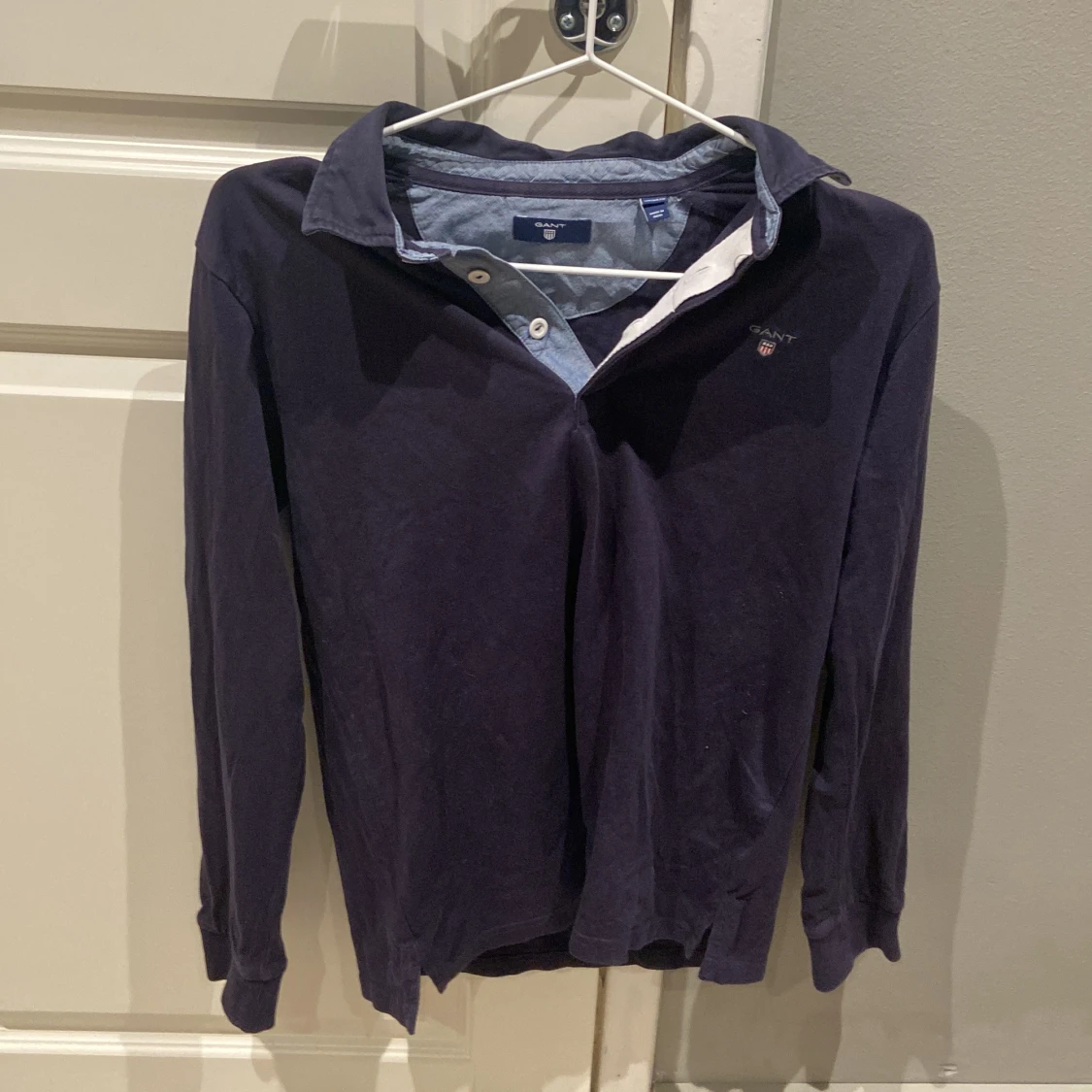 Mörkblå pikétröja från GANT - 2