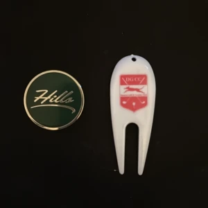 Hills Golf Ball Marker & DG CC Pitchfork - Hills boll markör. Och en green lagare perfelt om du inte har någon eller om du är ny till golf och behöver.