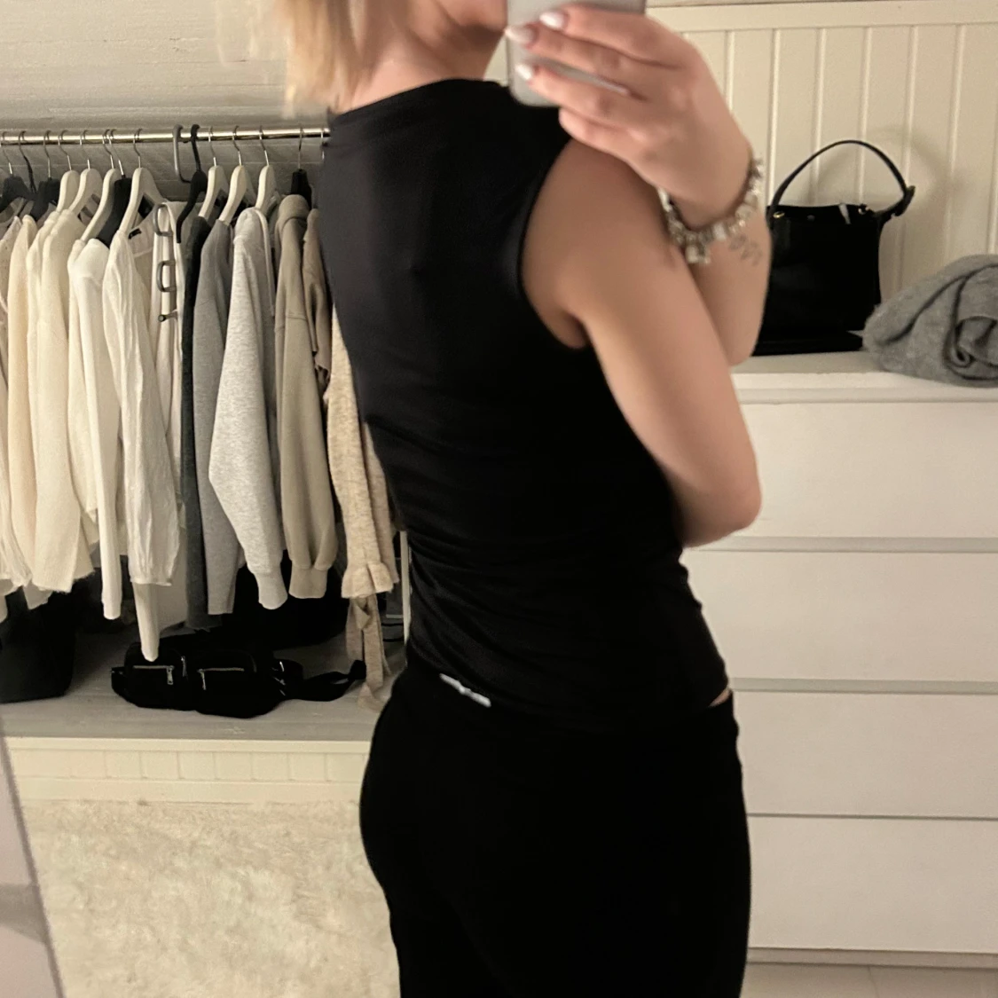 Svart ärmlös topp från H&M - 4