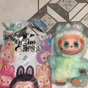 Labubu oanvända - Varje figur har mjuk päls, unikt ansikte och originalförpackning. Perfekt för barn, alla är dock också i fint skick utan synliga defekter eller slitage.