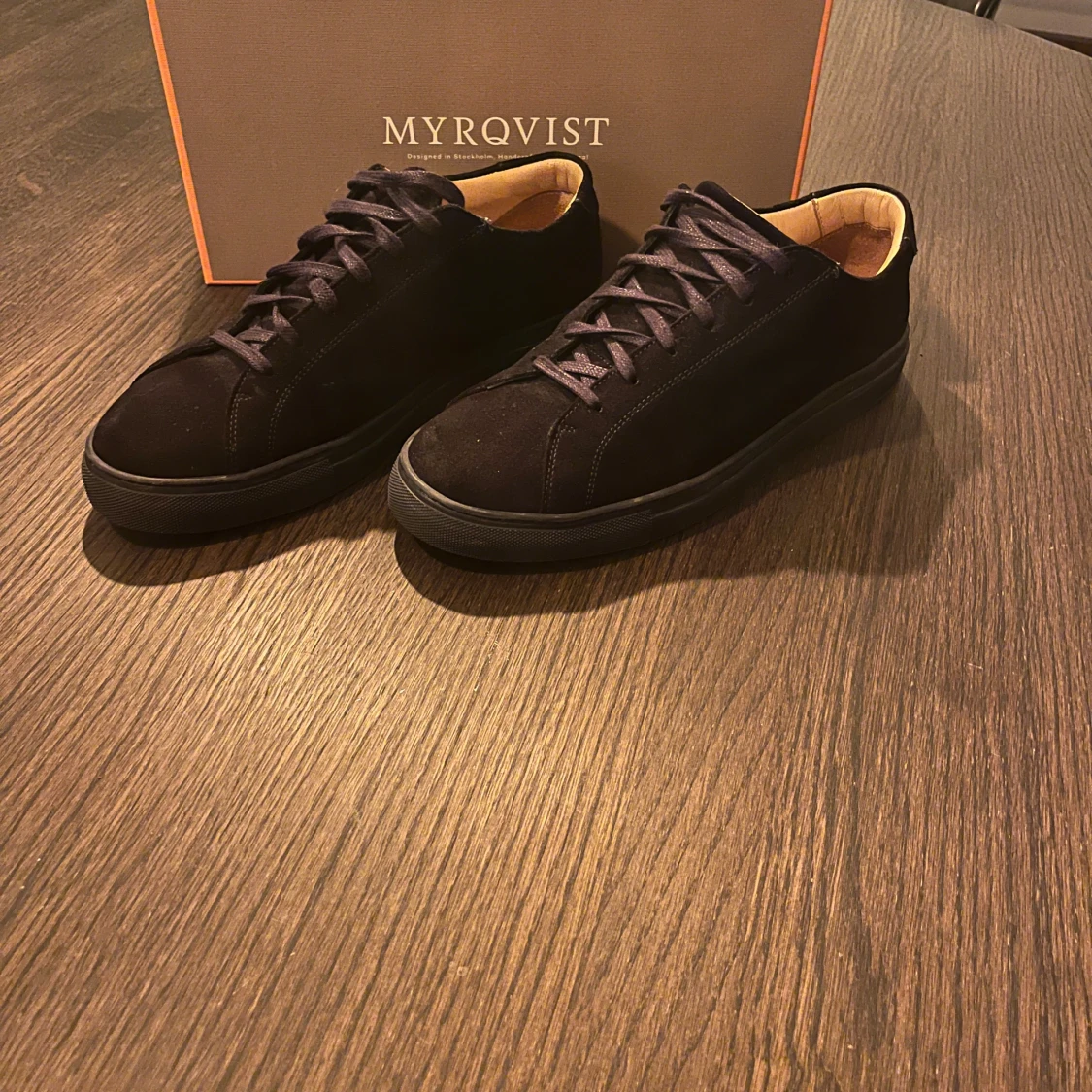 Navy mocka sneakers från Myrqvist - 1
