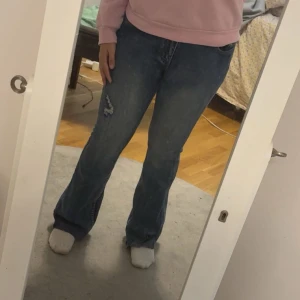 Jeans - Helt fina, snygga. Aldrig använt, för jag gillar inte hur den sitter på mig