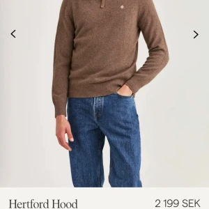 Heertford Hood Morris - Stickad Morris-hoodie i 100% merinoull och även i en snygg brun färg, säljes pga fel storlek och då alltså endast använd en gång