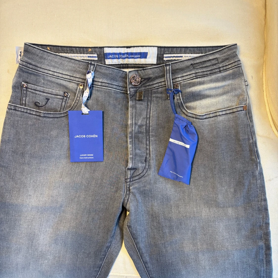 Helt nya Grå jeans Jacob Cohën Bard straight fit - 1