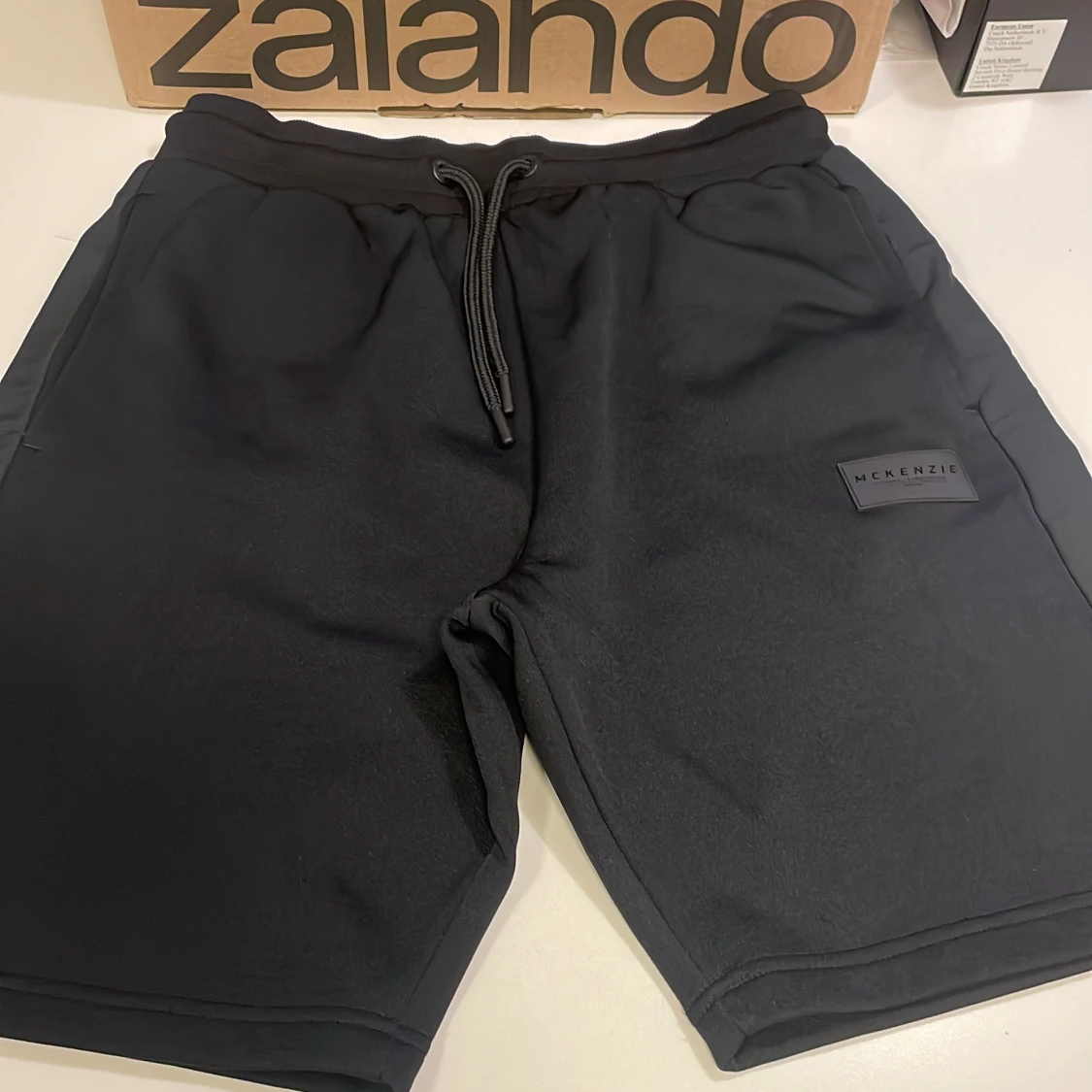 Svarta shorts från McKenzie med snörning