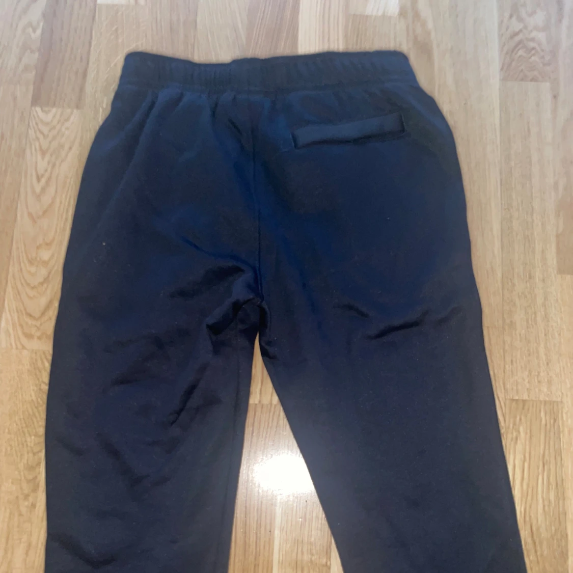 Svarta Nike byxor 170 cm 