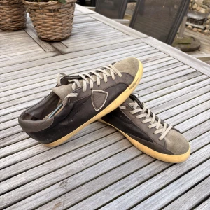 Philippe model skor - Unika snygga Philippe models för endast 1.199🤑💰Skick - som mycket bra. Storlek 44, hör av er vid ytterligare funderingar 💛