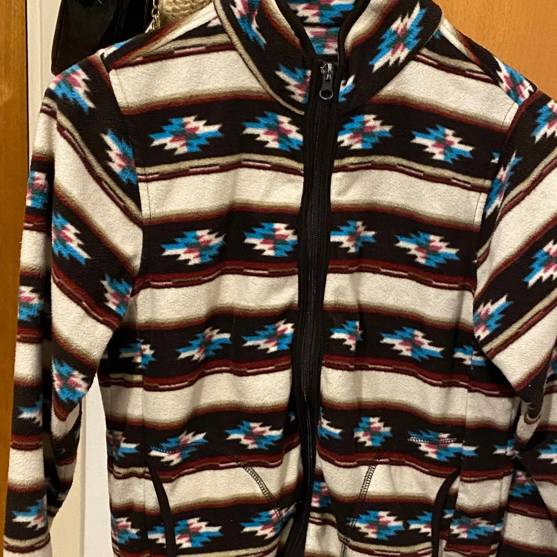 Mönstrad fleecejacka med dragkedja - 1