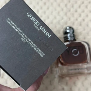 Parfym 50ml - Säljer en bra doftande parfym, våga höra av er, priset ej hugget i sten använd några gånger så nästan 50ml men säg cirka 45+ ml kvar!