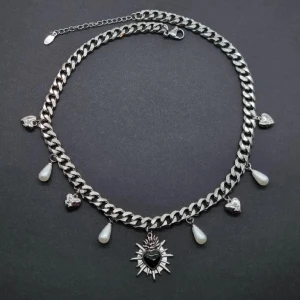 Handgjort halsband  - Rostfritt stål.  