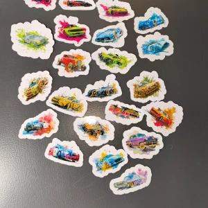 22klistermäken med biltema - 22 st  färgglada klistermärken med motiv av bilar, easy peel