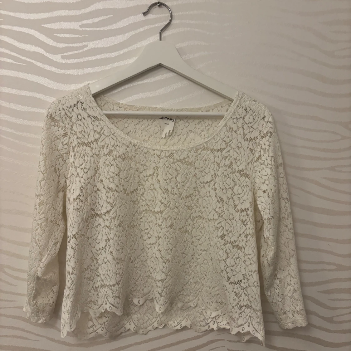 Vit spetsblus från Monki - 2