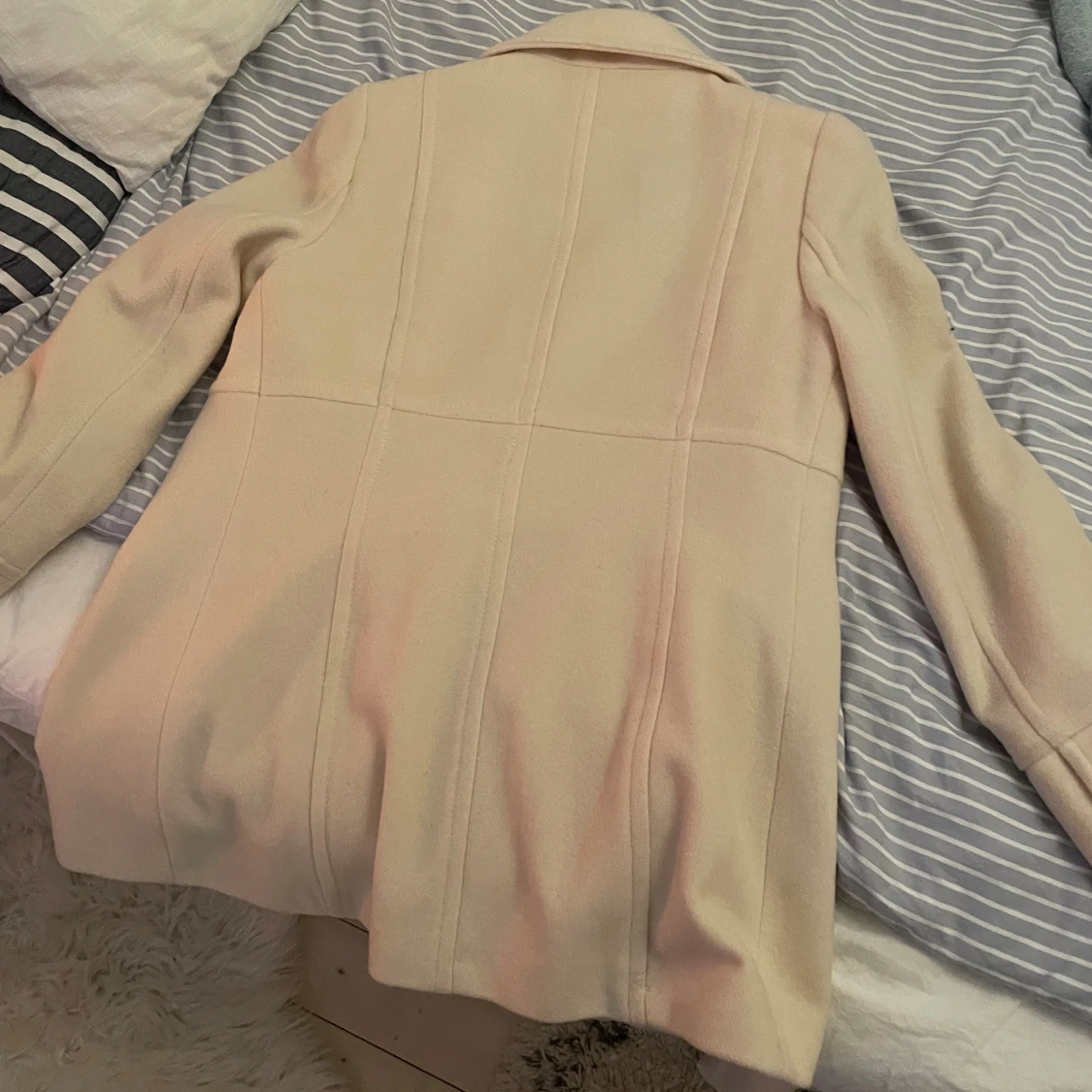 Beige kappa från H&M, storlek 36 - 1
