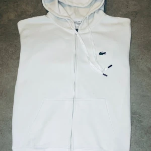 Lacoste Hoodie - Aldrig använt tidigare, storlek s och väldigt skön material 