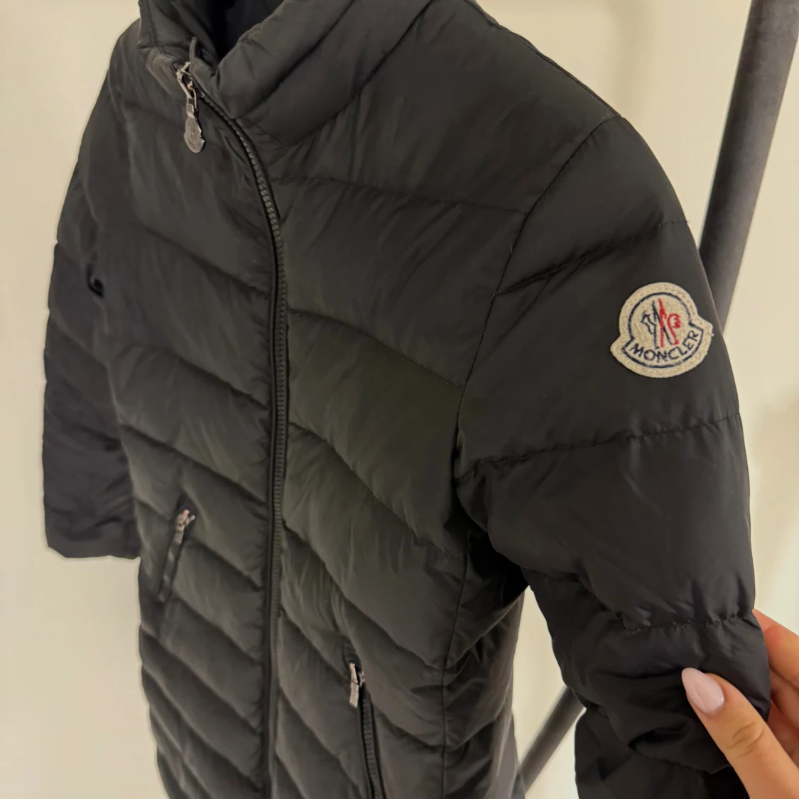 Svart lång dunjacka från Moncler - 1