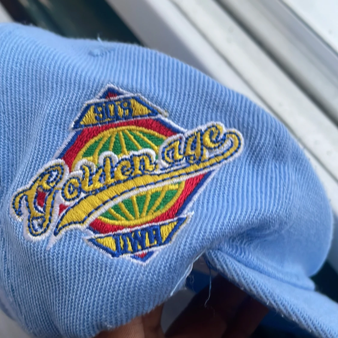 Golden Age ljusblå keps med brodyr - 2