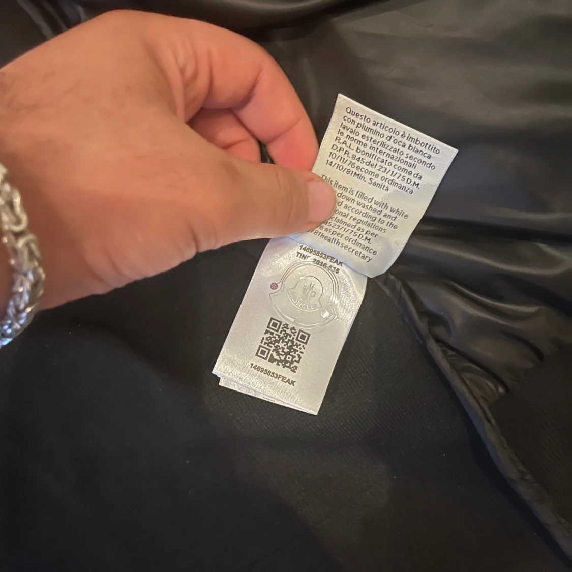 Svart pufferjacka från Moncler - 4