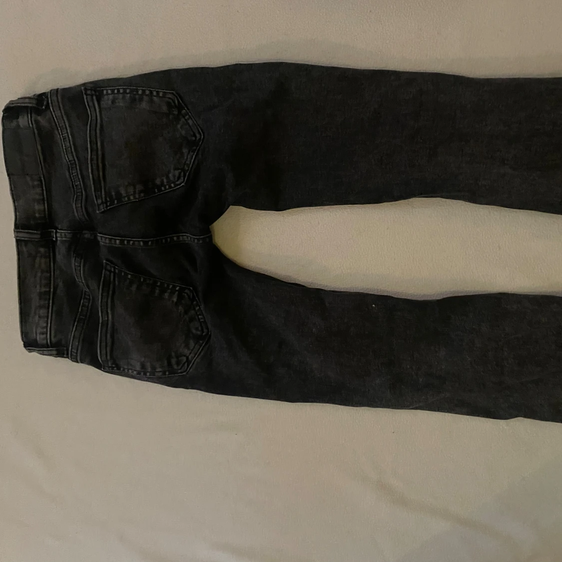 Svarta/mörkgråa bootcut jeans