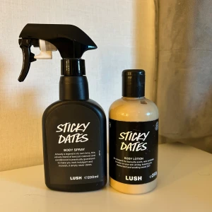 Sticky dates kit  - Sticky dates body spray, och body lotion. Säljs tillsammans. Lotion typ helt full! Body spray lite mer än halv full 