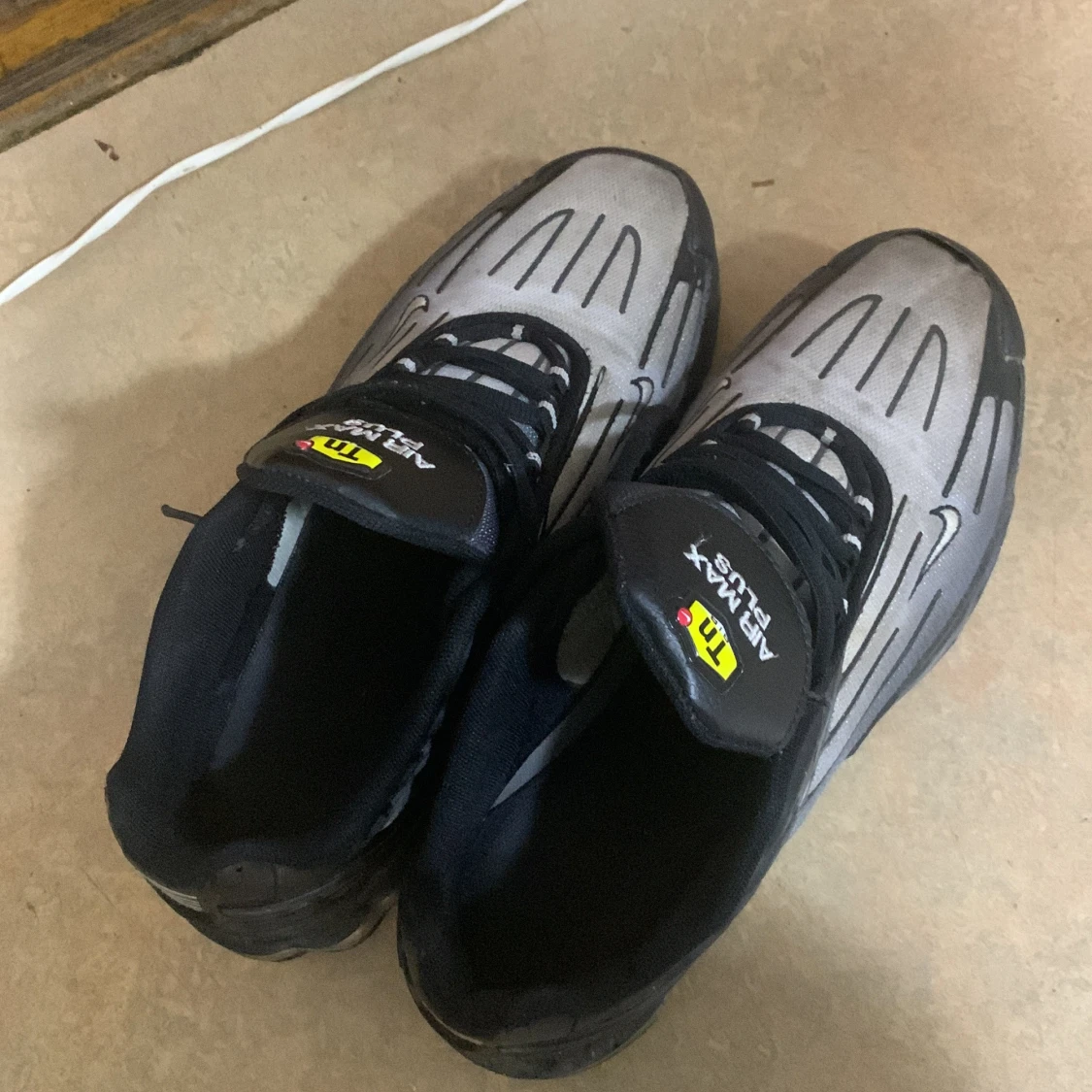 Nike Air Max Plus svart/grå sneakers - 1