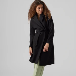 Svart kappa  - Kappa fråm veromoda, använd max 2 gg säljer då den är för liten för mig. Storlek S