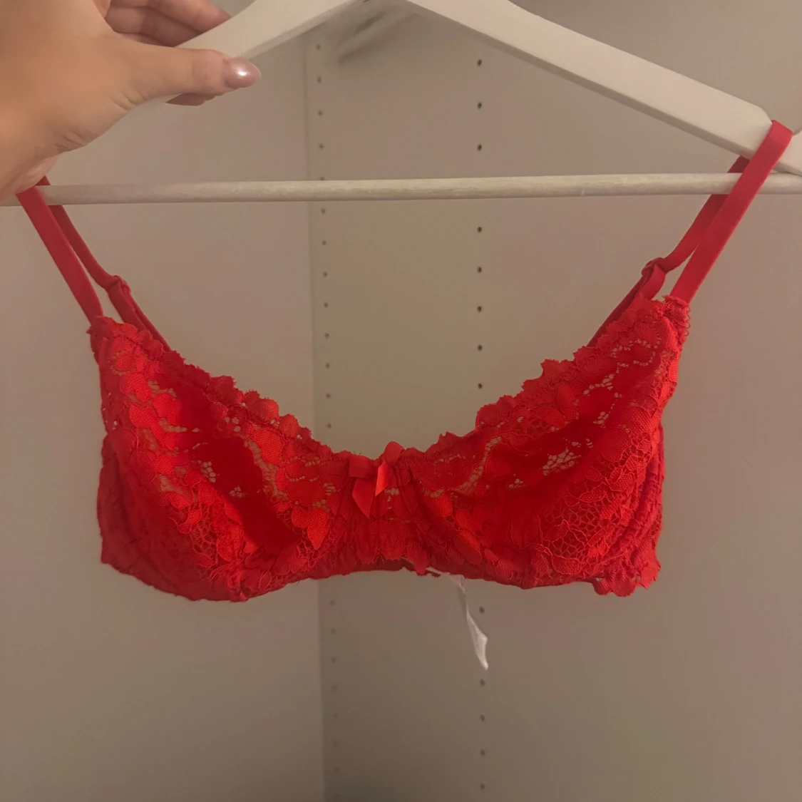 Röd spets bh