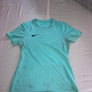 Nike tröja - Äkta Nike tröja i färgen ljus blå