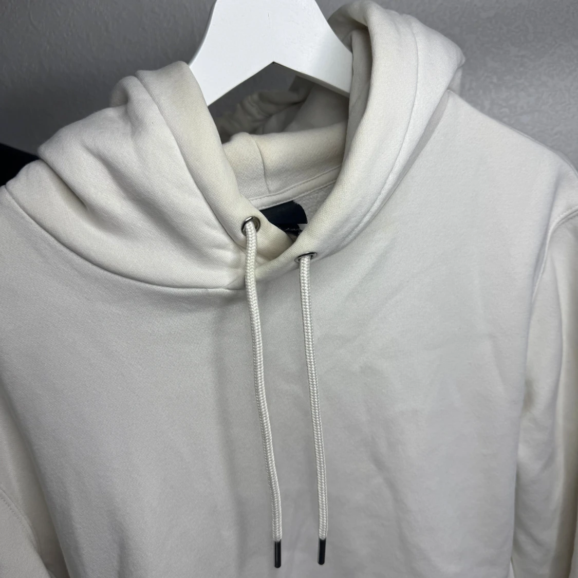 Vit hoodie från H&M i storlek S - 2