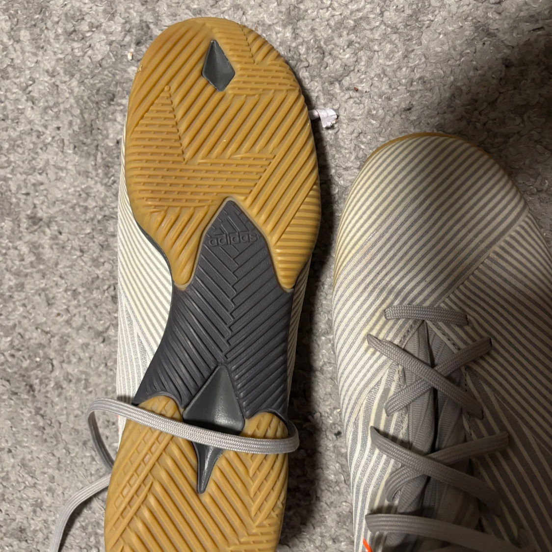 Adidas Nemeziz grå fotbollsskor stl 40 2/3 - 2