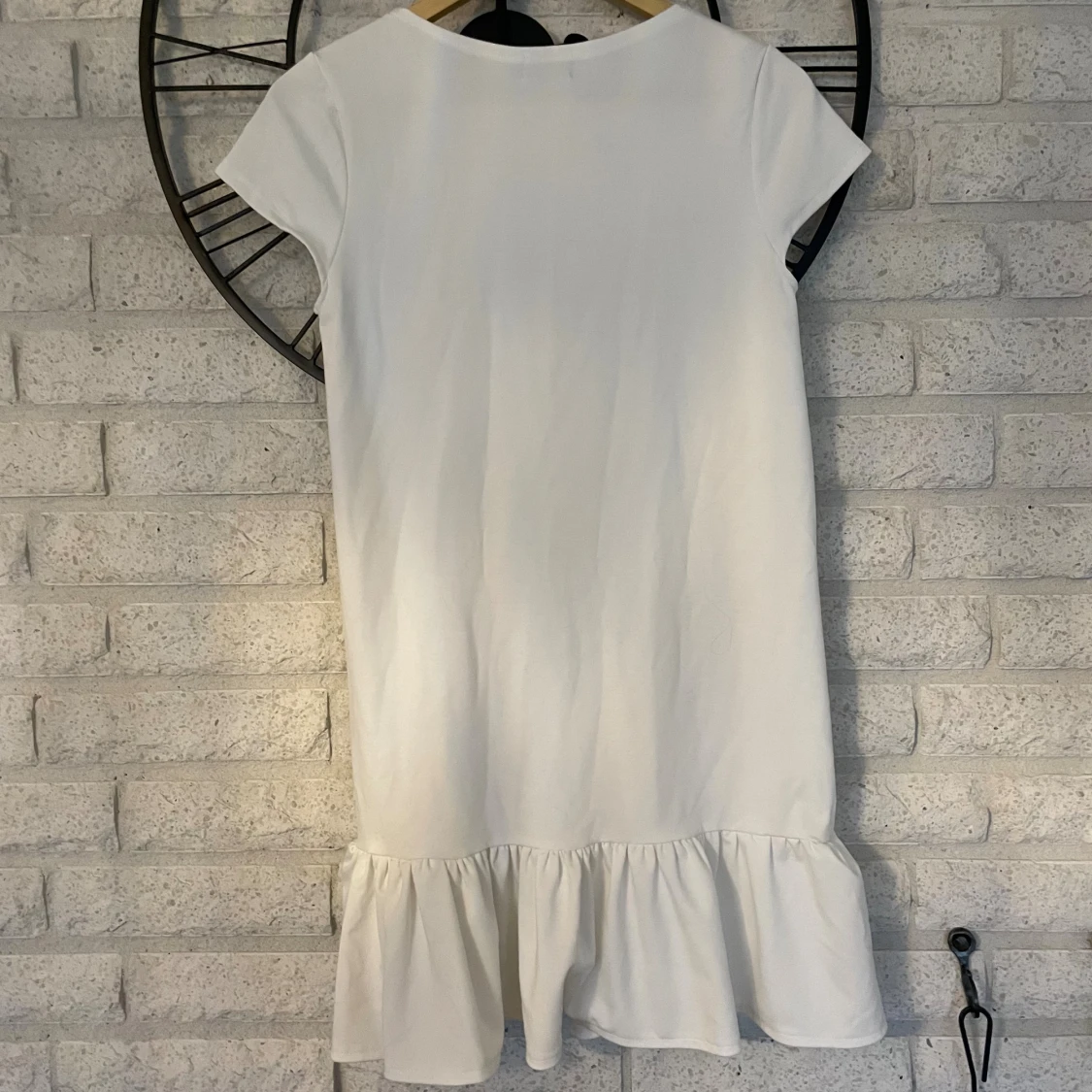 Vit kortklänning med volang från D'Zan - 1