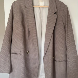 Blazer från H&M - Säljer denna fina blazer i från H&M.
