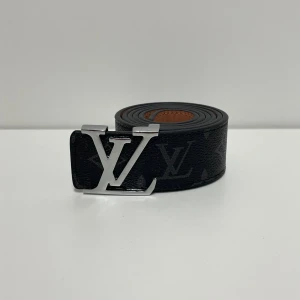 Lv Bälte - Hejsan, säljer ett helt nytt bälte aldrig tidigare använd. Storlek 110cm. Postar alltid inom 24h efter köpet. Skriv gärna om du har fler frågor.