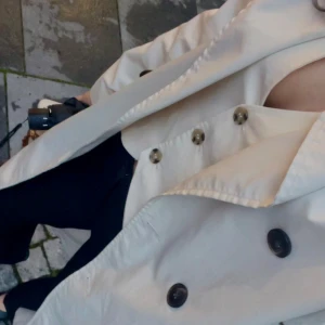 Beige väst med knappar - ÄLSKARRR 🤌🏼