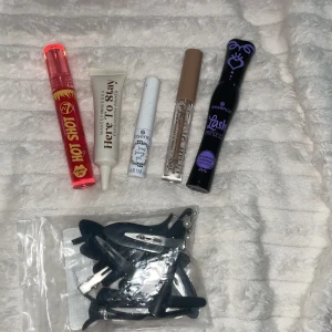 Skönhets kit - Blandat, använt fåtal eller nytt. Se alla bilder 🌸 Behöver bli av med allt så 25kr för allt.