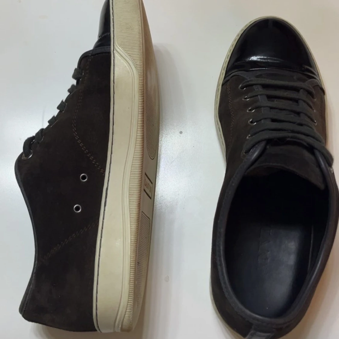 Lanvin sneakers i mocka och lack - 4