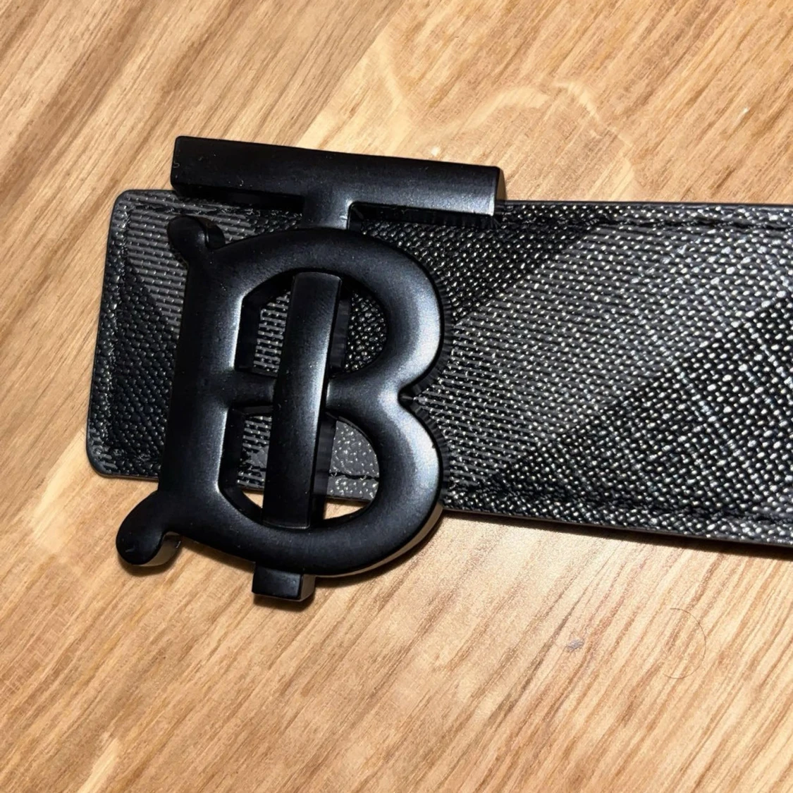 Burbery bällte  - 1