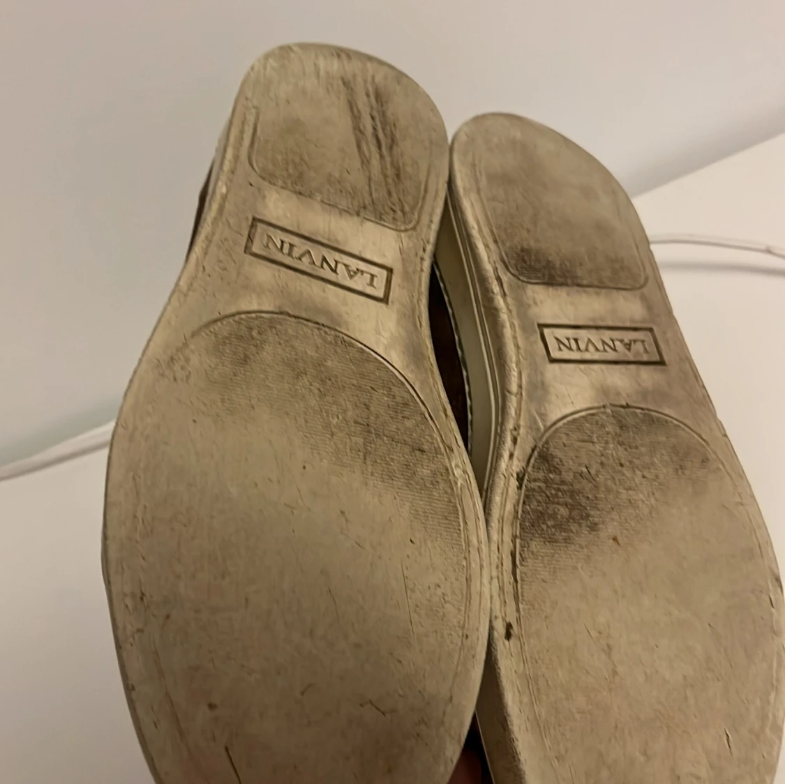 Mörk grön sneakers från Lanvin i mocka - 1