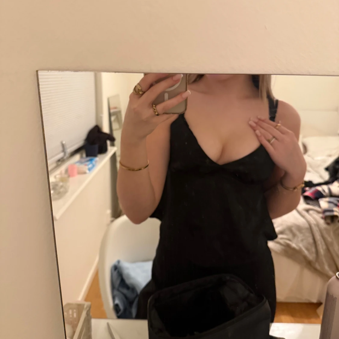 Svart topp  med svarta blommor - 1